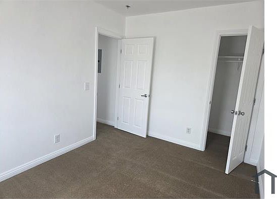 5th image of 945 Leonard Pl