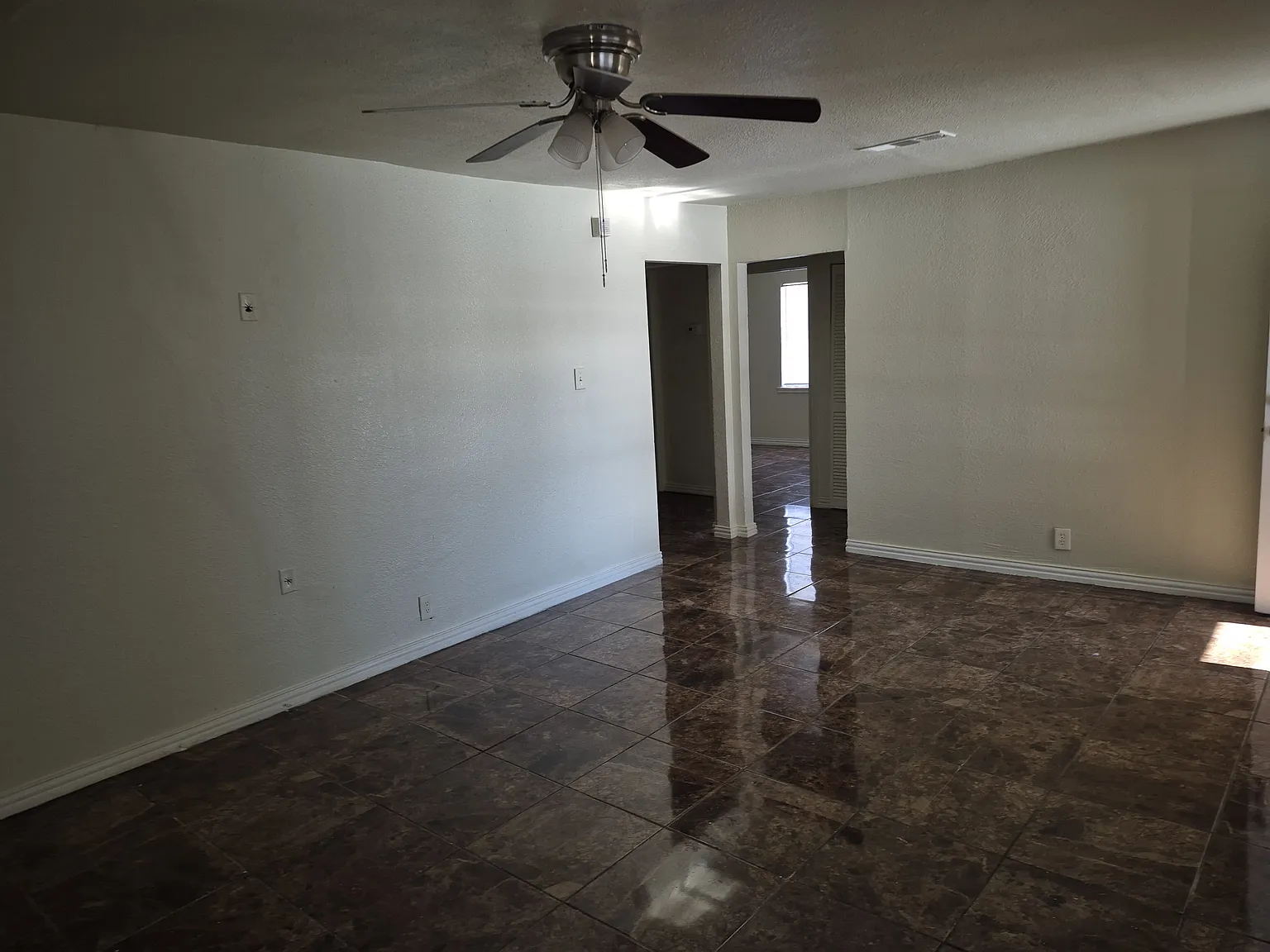 4 bed, 1.5 bath, 1372 sqft, $1,800 — Photo 4