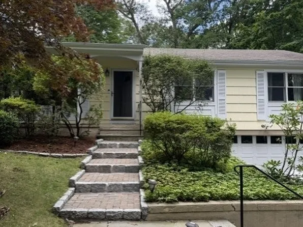 6 Vanderbilt Avenue, Norwalk, CT 06854