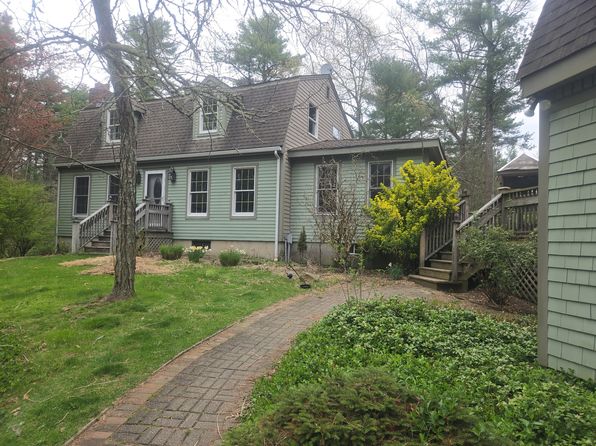 520 Fisher Rd, Dartmouth, MA 02747