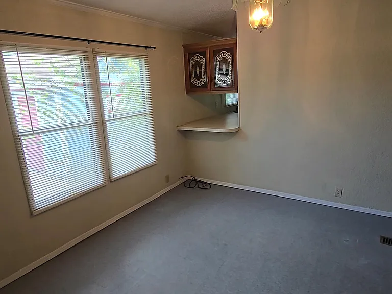 203 Iowa St — Photo 2