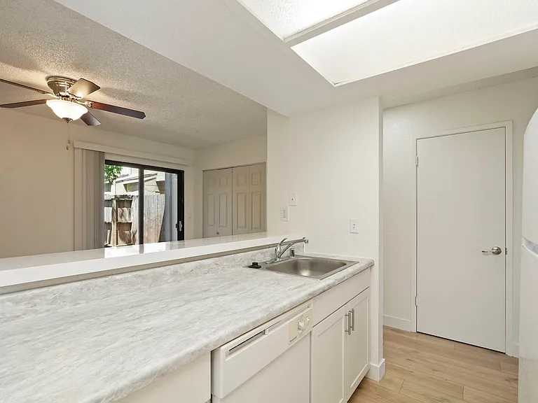 Elevate Apartments — Photo 28