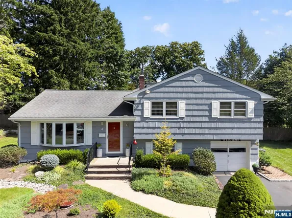 4 Kenyon Ct, Norwood, NJ 07648