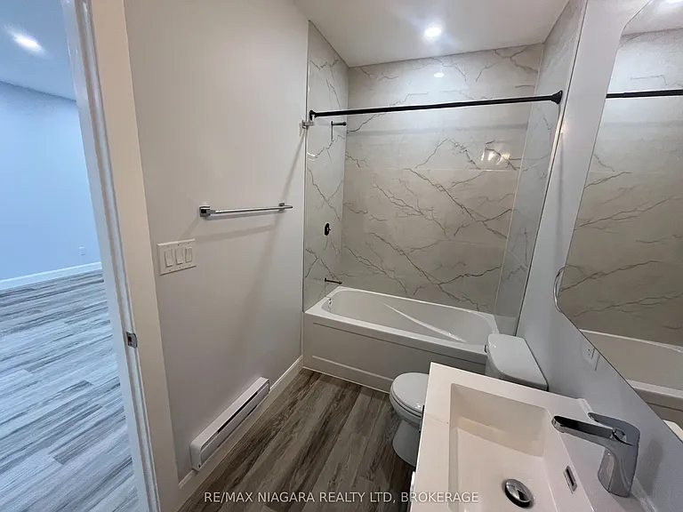 243 Dufferin St #UPPER FRONT — Photo 6