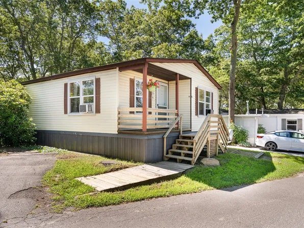 229 W Montauk Highway #10, Hampton Bays, NY 11946