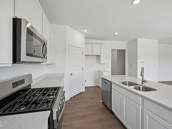 4 bed, 2.5 bath, 2346 sqft, $2,795 — Photo 2