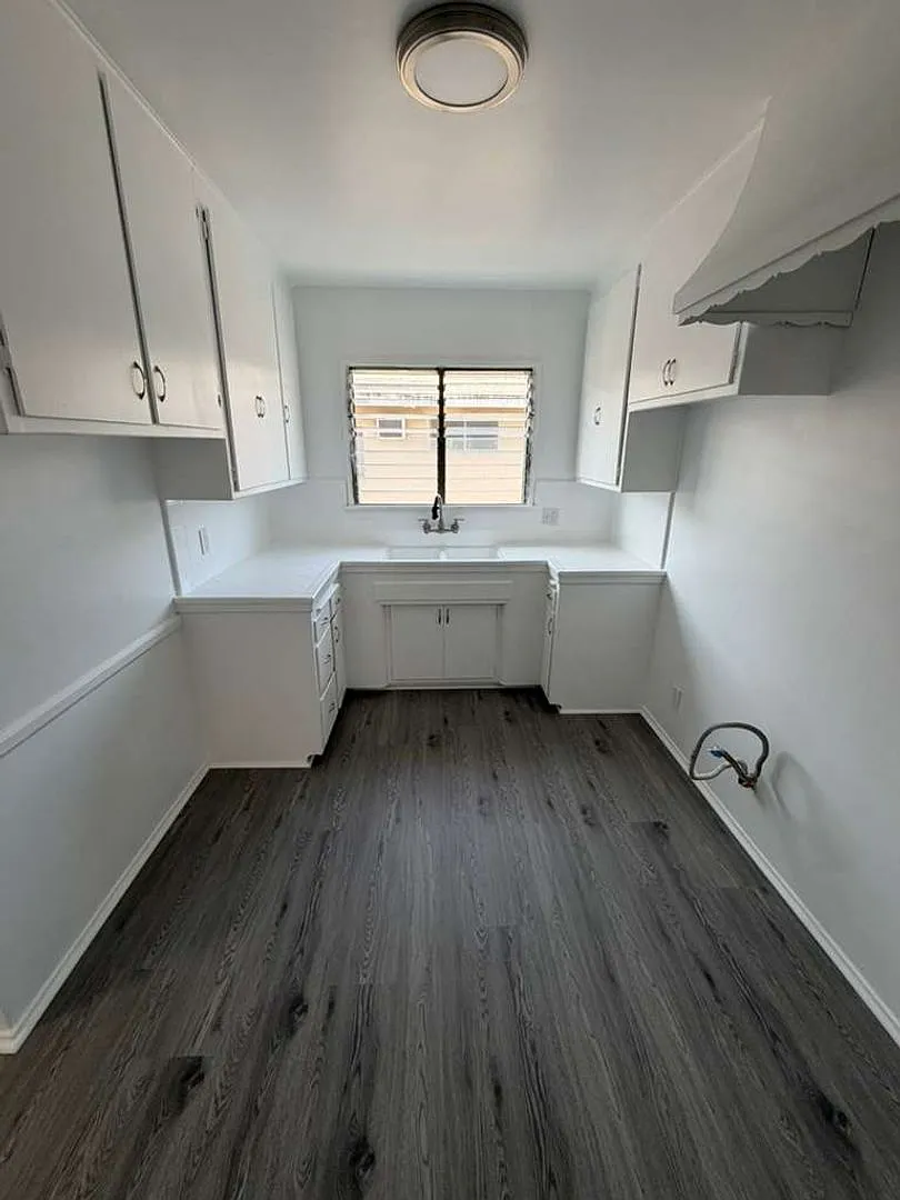 5309-5315 Whitsett Avenue — Photo 4