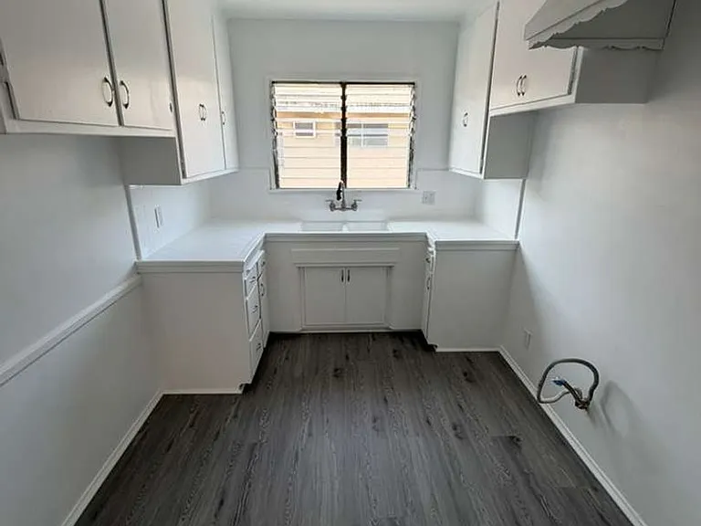 5309-5315 Whitsett Ave — Photo 4