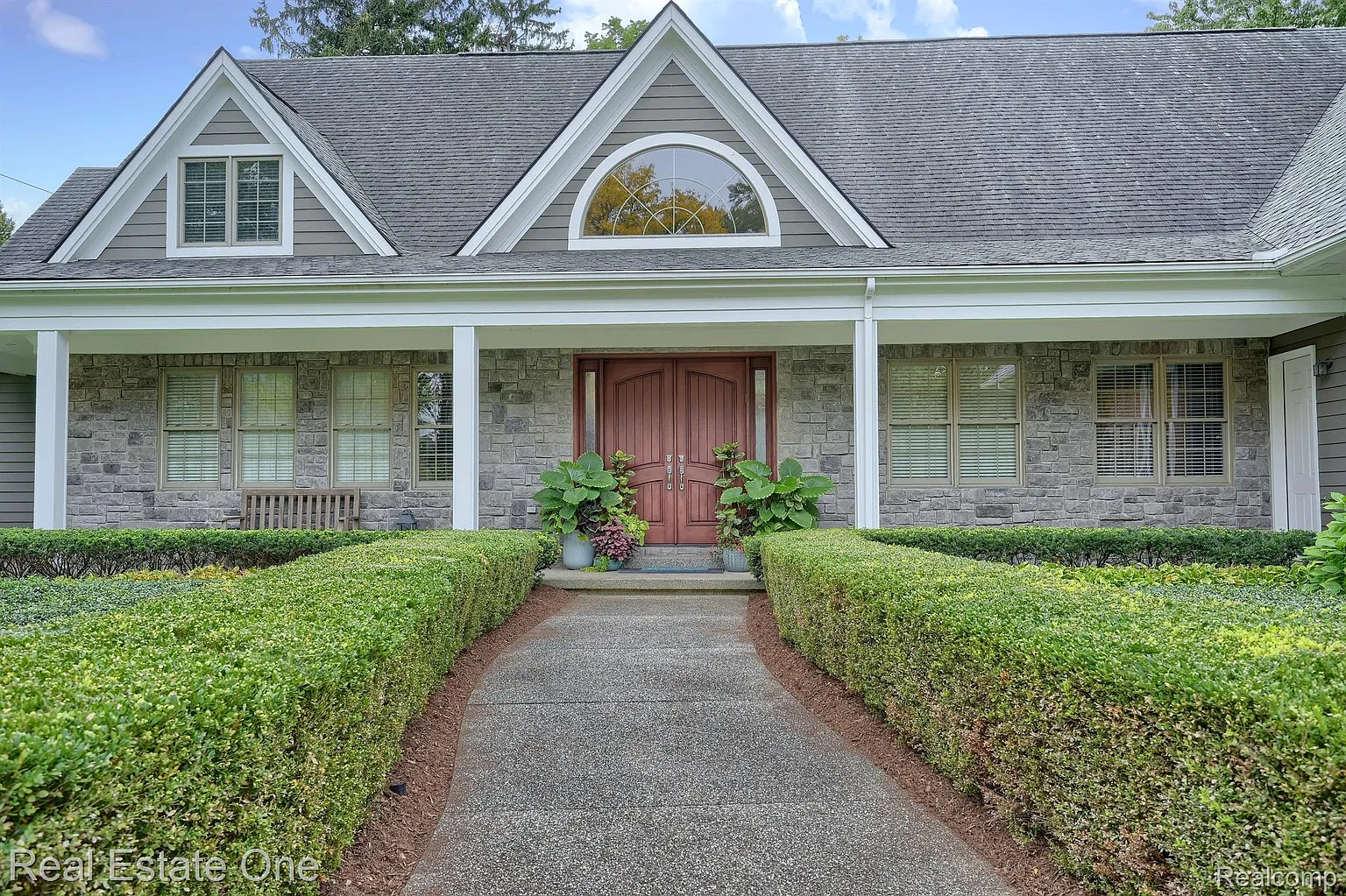 4885 Loch Lomond Dr photo 1