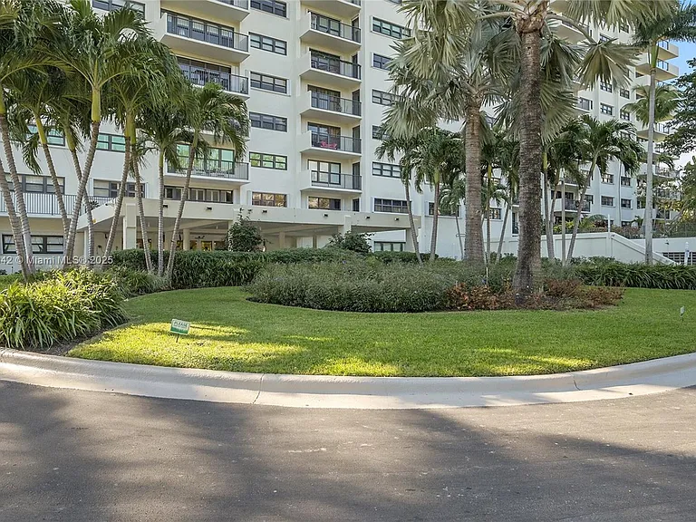 3200 N Port Royale Dr N #1009 — Photo 47