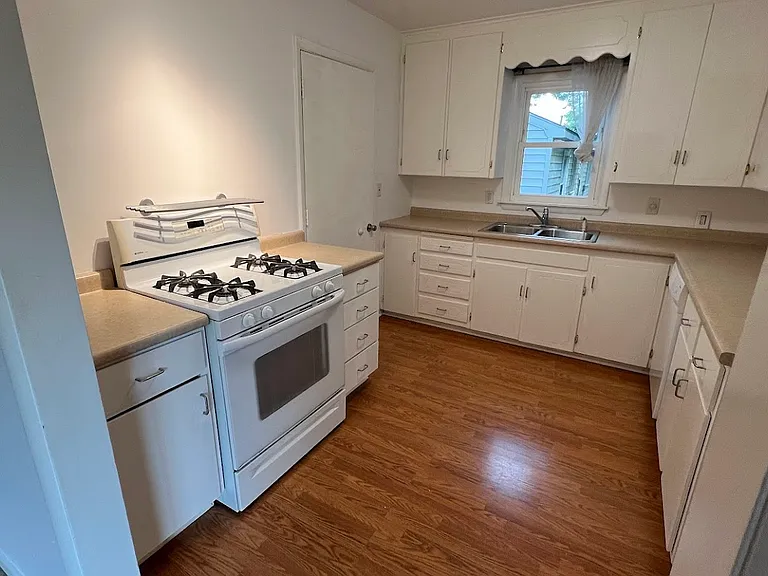 1621 S Ash Pl — Photo 5