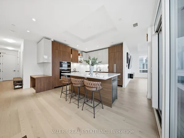 55 Port St E #504, Mississauga, ON L5G 4P3