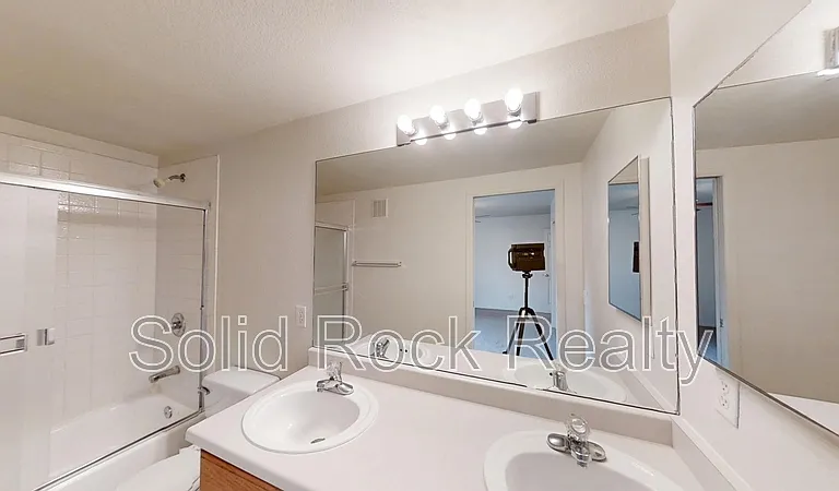 4950 Universal Hts — Photo 10