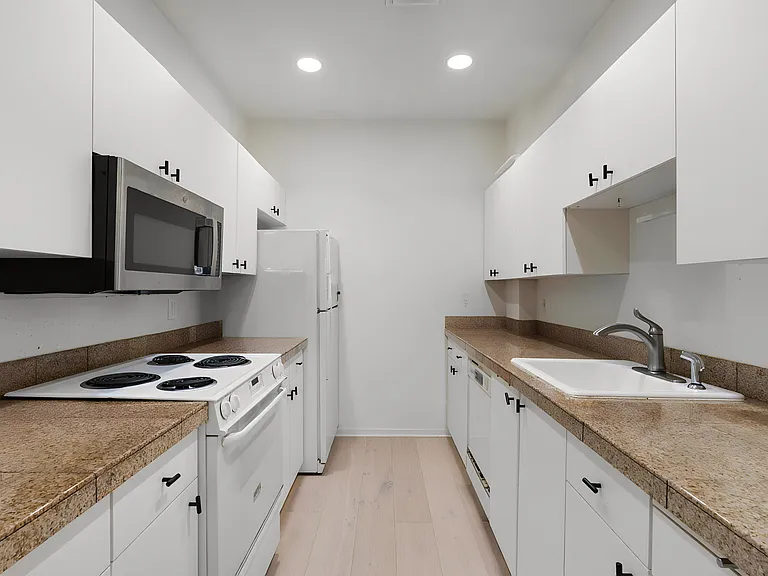 618 NW 12th Ave #310 — Photo 8