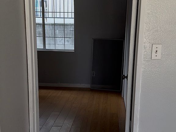 5th image of 11138 Duncan Ave