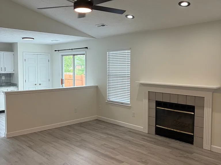 27 Lake Dr S — Photo 4