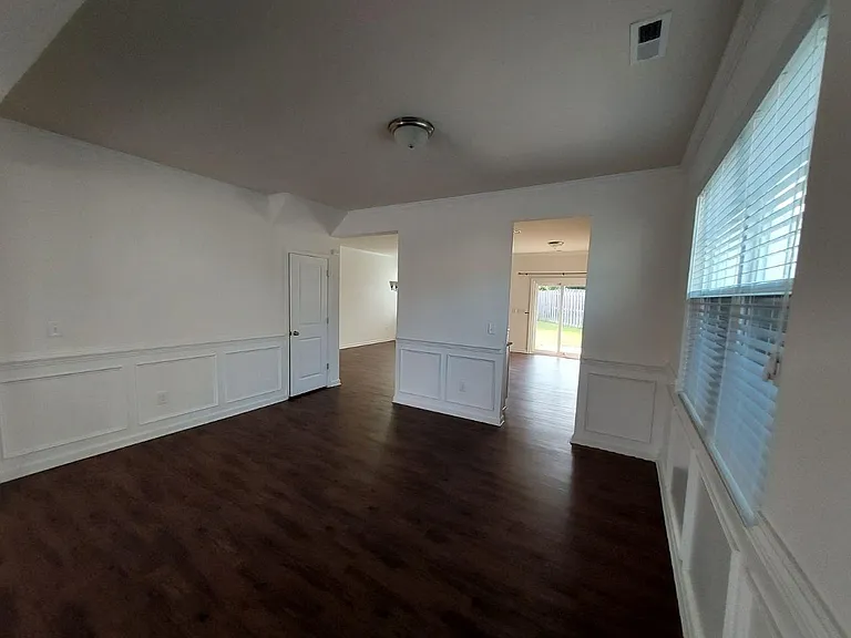 608 Stapleford Ln — Photo 5