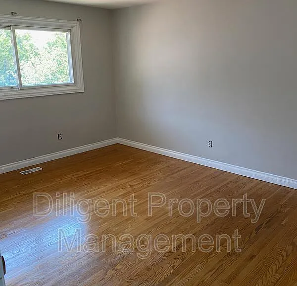 1326 Hopewell Ave #1 — Photo 4