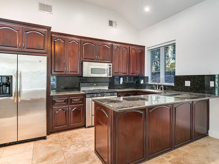 1916 Country Club Ln #1 — Photo 4