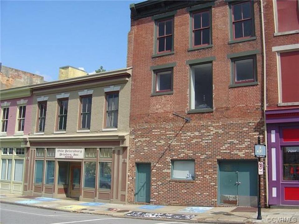 1st image of 233 N Sycamore St