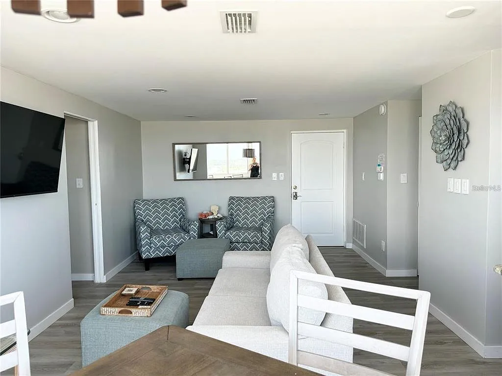 2 bed, 2.0 bath, 867 sqft, $2,150 — Photo 4
