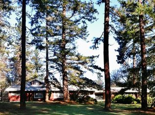 1950 Robertson Bridge Rd, Grants Pass, OR 97526