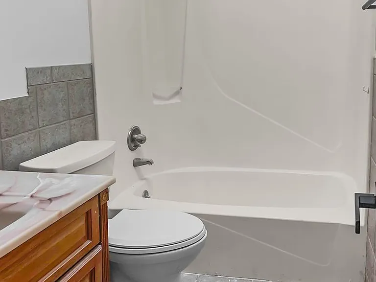115 Christopher Dr — Photo 17