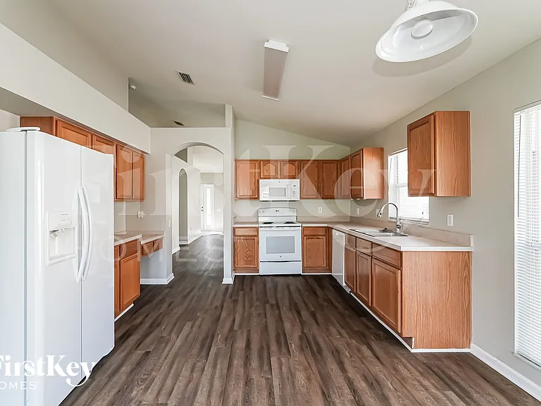 12430 Midpointe Dr — Photo 6