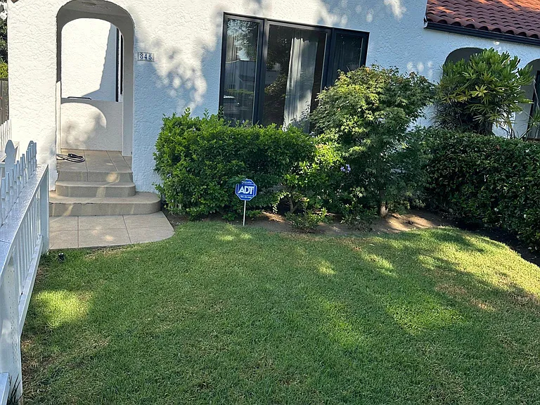 845 N Kilkea Dr — Photo 20