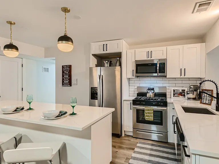 1351 W Balmoral Ave #G — Photo 10