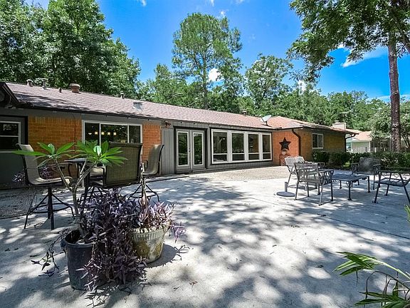 3rd image of 720 Surrey Dr