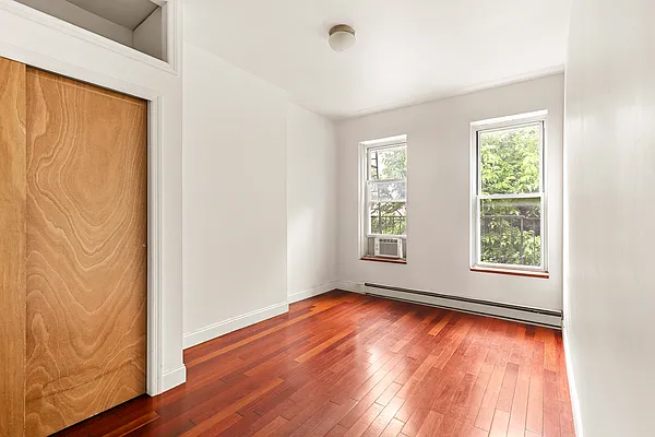 Bedroom, photo 2
