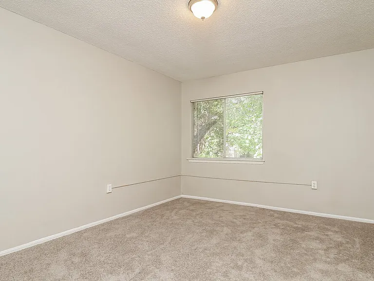 6803 Highland Blfs — Photo 12