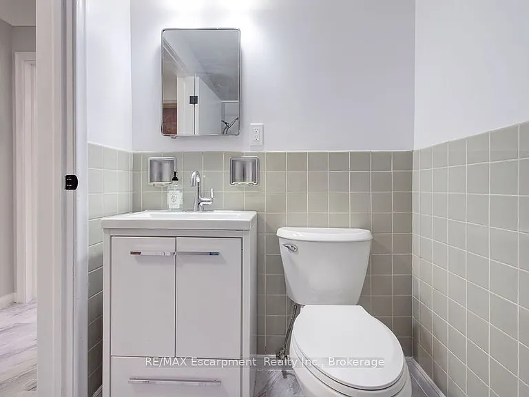 830 Robinson St #204 — Photo 13