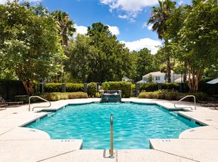 1076 Fountain Lake Dr, Brunswick, GA 31525