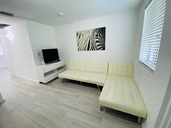 2nd image of 818 15th St #203