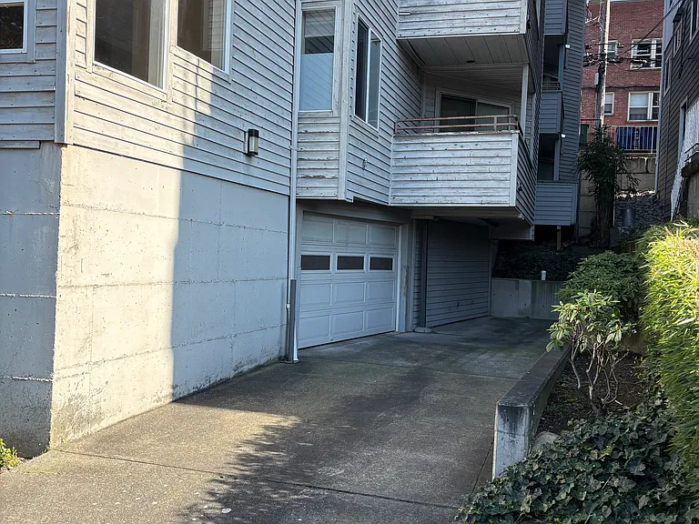 2356 Yale Ave E #6 — Photo 5