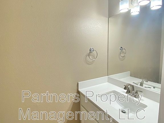 5th image of 1538 N Addington Ave