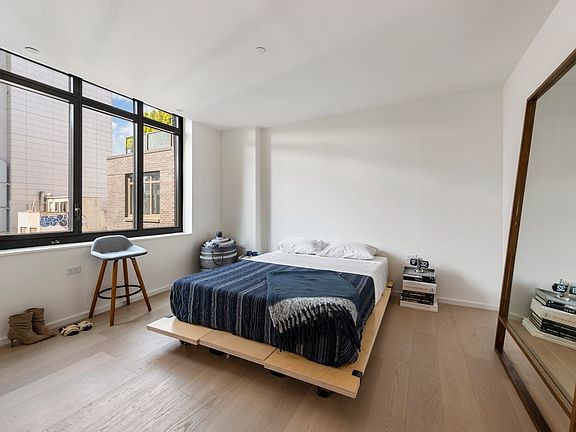 3rd image of 196 Orchard St #7A