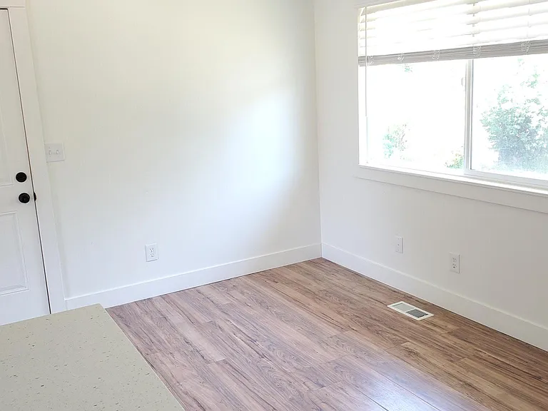 165 N 850 E — Photo 10