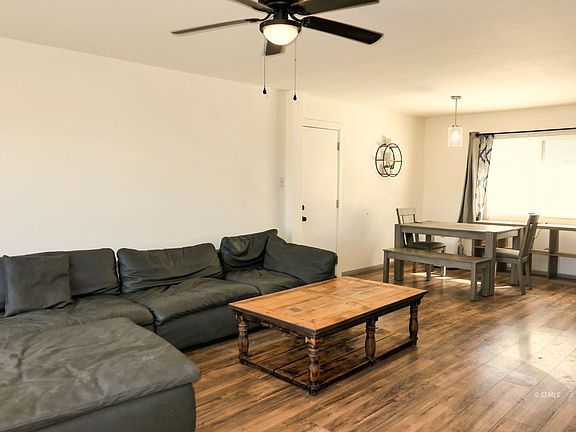 4th image of 1033 W Bataan Ave