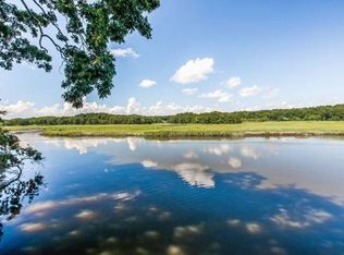 154 Riverview Dr, Guilford, CT 06437