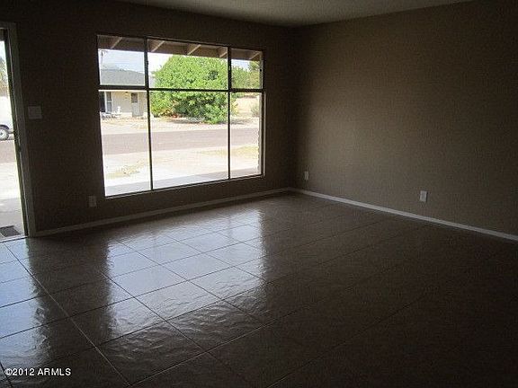 5th image of 2509 W Dahlia Dr