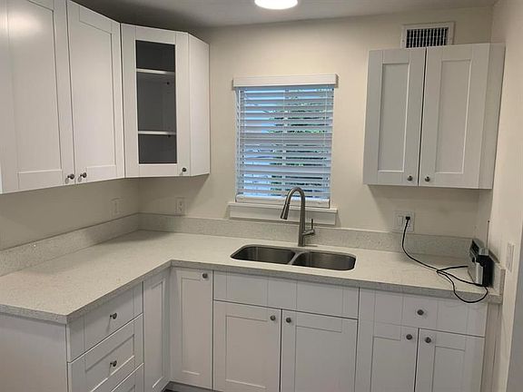 5th image of 2607 Spruce Ave Floor 2