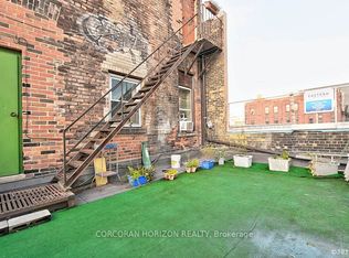 383 Queen St W #3, Toronto, ON M5V 2A5