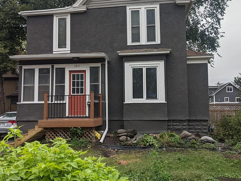 1011 19th Ave SE — Photo 1
