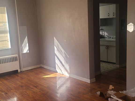 2nd image of 903 W Spofford Ave