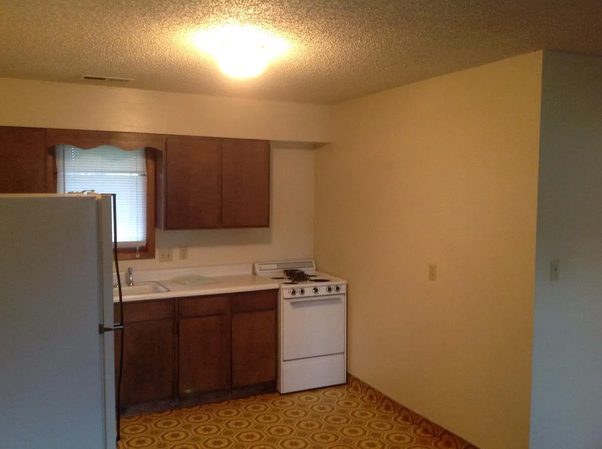 Building Photo - 527 W 6th Ave #C
