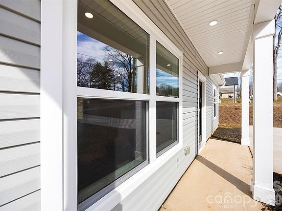 4th image of 400 Brice St