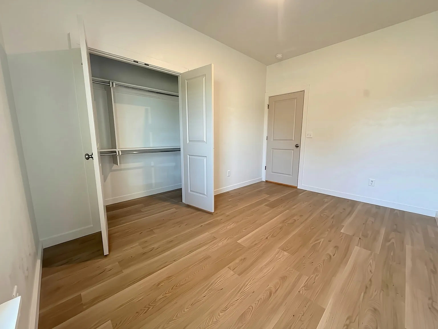 2 bed, 865 sqft, $1,950 — Photo 4
